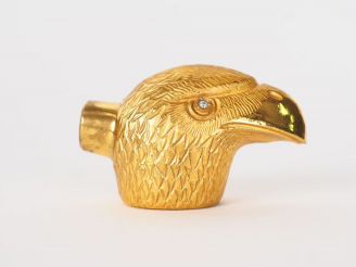 Vente aux enchères DUC de GUISES. "Aigle". Presse papier en laiton ciselé et plaqué or, o
