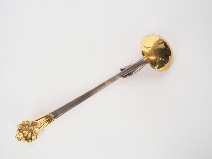 Duc de GUISES. Louche "ours de Pyrénées". Louche en en argent à décor 