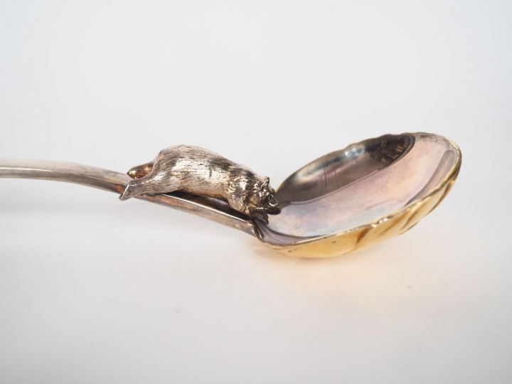 Duc de GUISES. Louche "ours de Pyrénées". Louche en en argent à décor 