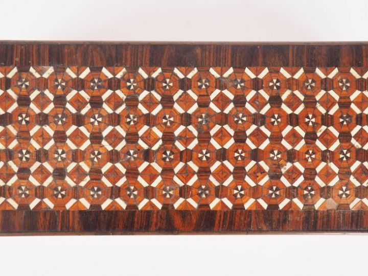 Coffret à bijoux Napoléon III en frisage et marqueterie à décor de mot