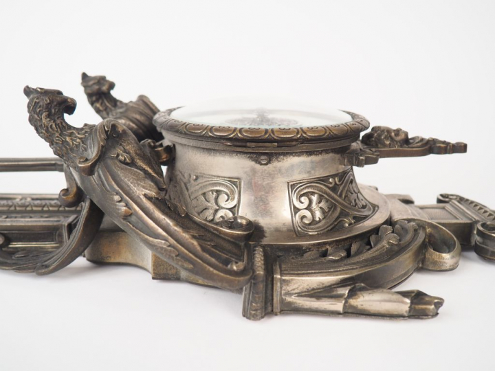 Cartel XIXème de style Renaissance en bronze argenté à décor d'un masc