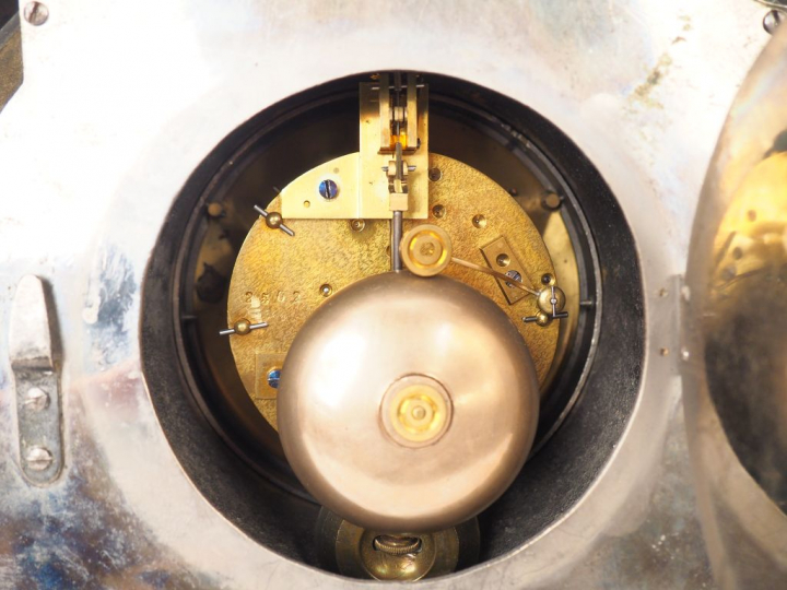 Cartel XIXème de style Renaissance en bronze argenté à décor d'un masc