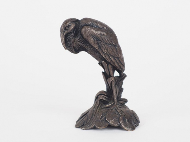 Sujet Xxème en bronze à patine brune "Héron". H. 5,5 cm.