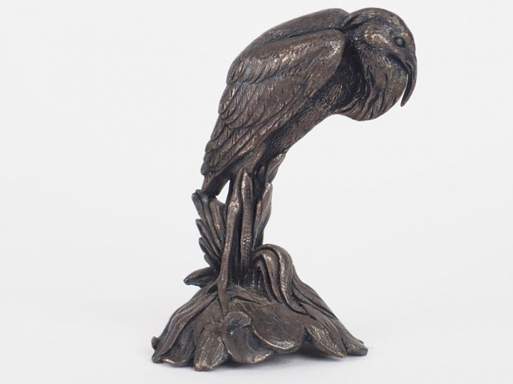 Sujet Xxème en bronze à patine brune "Héron". H. 5,5 cm.