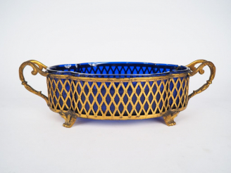 Vente aux enchères Jardinière Napoléon III de style Louis XVI en bronze et cristal bleu à