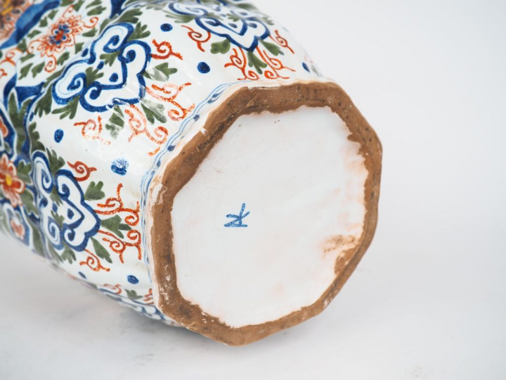 Grande potiche XIXème en faïence polychrome de Delft à décor  de feuil