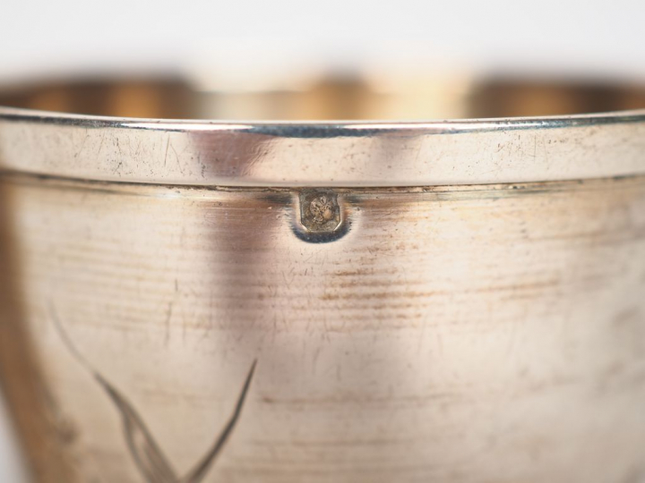 Deux différentes timbales de forme tulipe en argent, poinçon Minerve, 