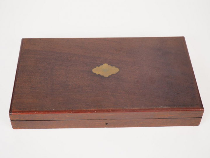 Suite de dix-huit couverts à entremets de style rocaille en argent, po