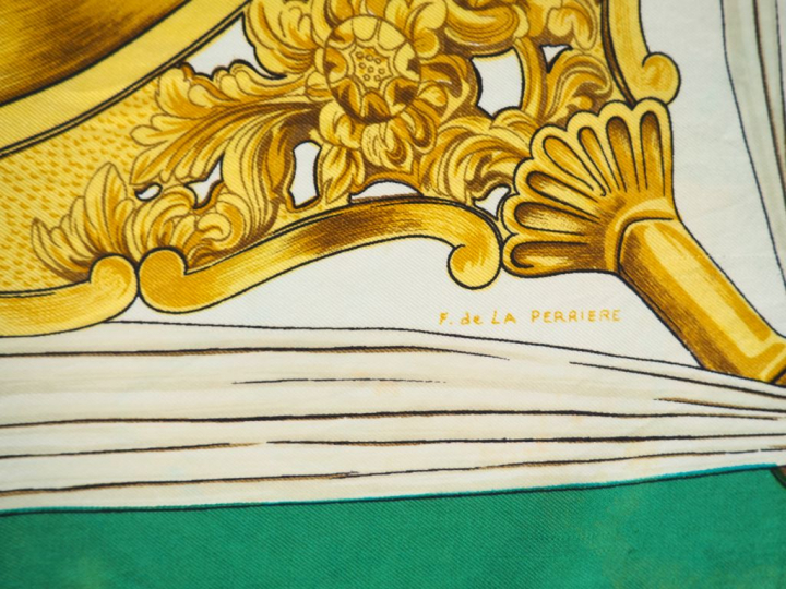 HERMES. "Etriers". Foulard en soie, signé.