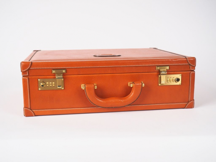 LANCEL. Attaché case en cuir fauve, signé.