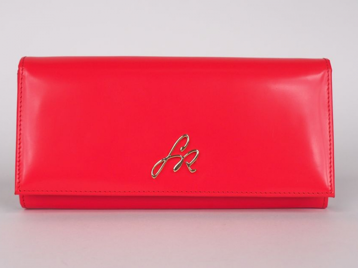 Sonia RIKYEL.  Pochette en simili cuir orange, signée.