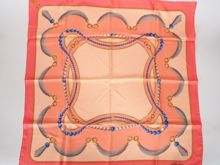 Lot de deux foulards en soie : Christian Dior Must de Cartier