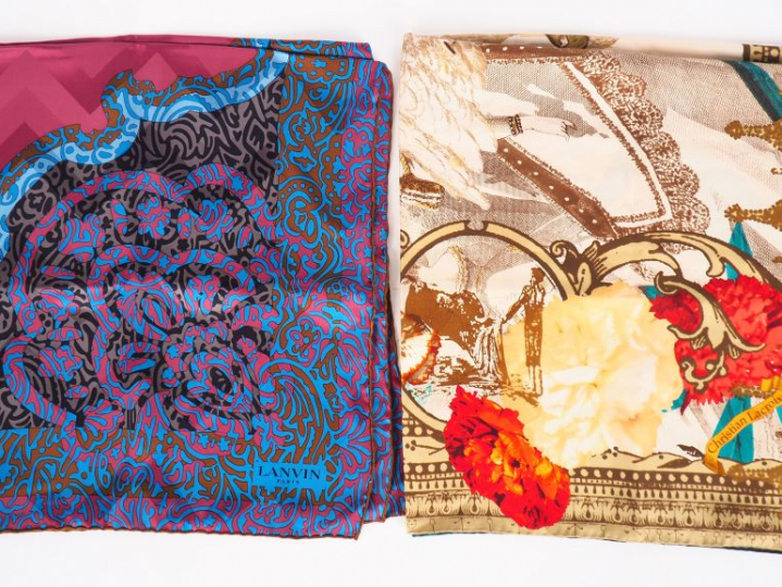 Lot de deux foulards en soie signés : Lanvin Christian Lacroix
