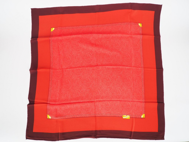 Trois différents foulards en soie, signés : Givenchy Gianfranco Ferré 