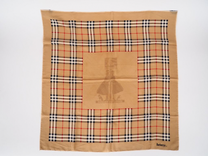 Lot de deux foulards en soie, signés : Burberry's Abadie
