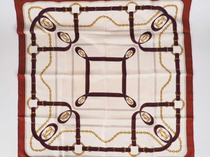 CARTIER, Must de.  Lot de deux foulards (tâches).