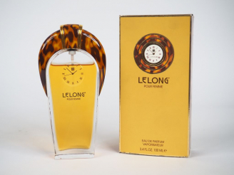 Vente aux enchères Lucien LELONG. Flacon de parfum dans son coffret.