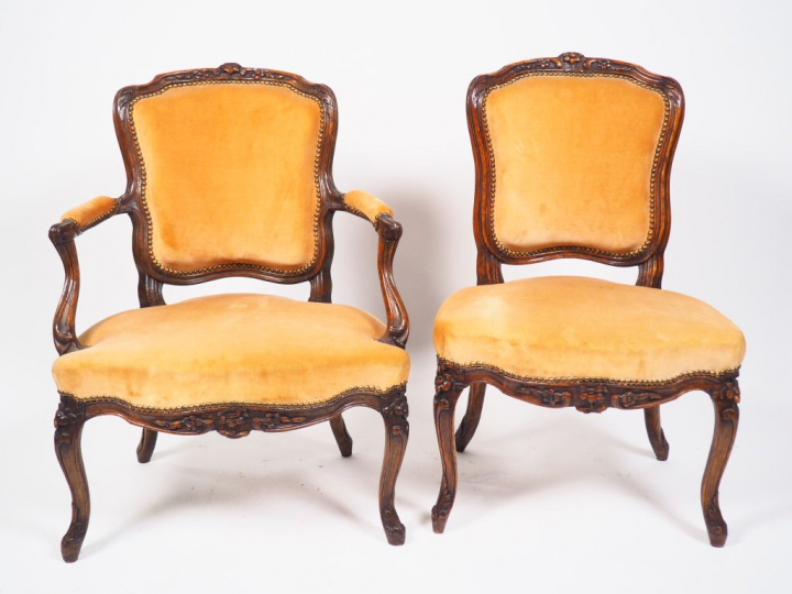 Paire de chaises et une paire de fauteuils cabriolet de style Louis XV