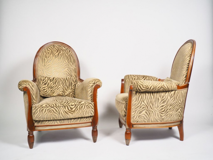 Paire de fauteuils 1940 en bois naturel, garniture de velours vert ama