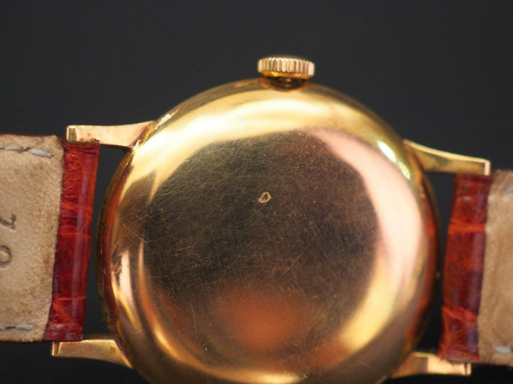 LONGINES. Montre bracelet d'homme.  Boitier en or. Bracelet cuir, bouc