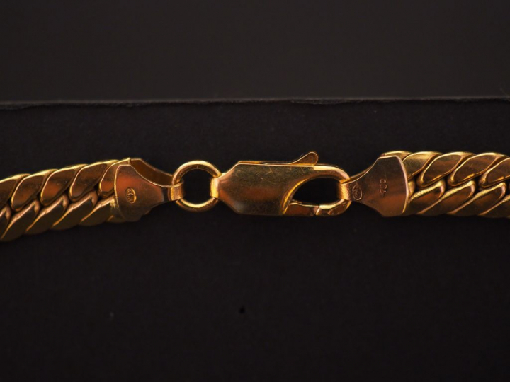 Collier articulé en or jaune, maille plate en chute.  Poids. 22,36 g