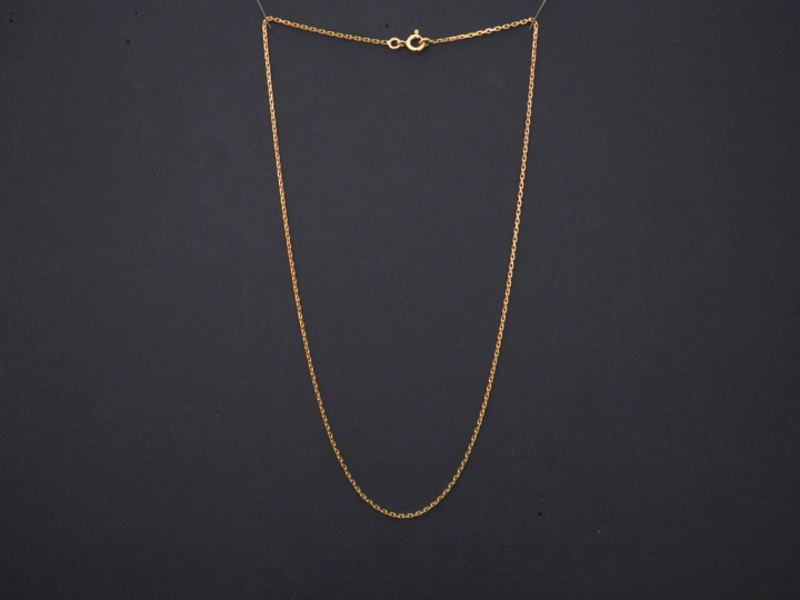 Chaine en or jaune, maille forçat.  Long. 40 cm Poids. 3,07 g