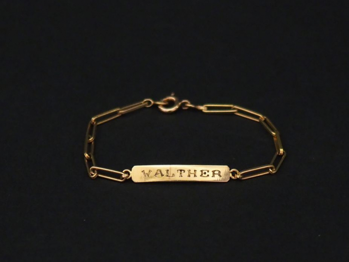 Gourmette de baptême en or jaune. Marquée Walther. Long. 14 cm Poids. 