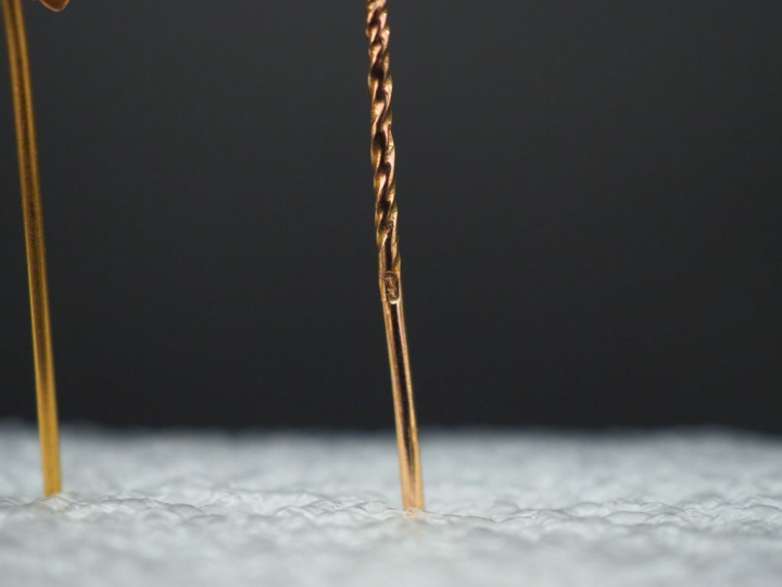 Ensemble comprenant :  -	une épingle à cravate de style Art Nouveau en