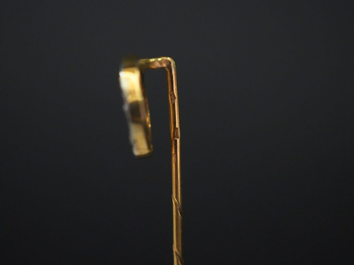 Ensemble comprenant :  - une épingle Napoléon III en or jaune et perle