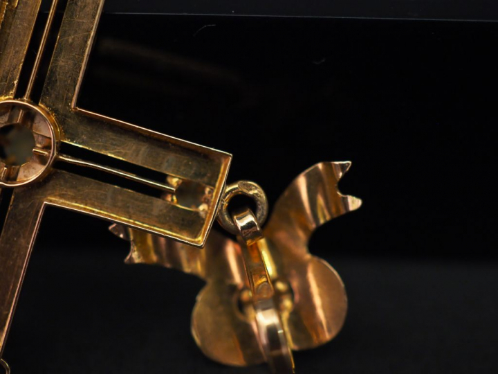 Ensemble comprenant deux différents pendentifs Napoléon III en forme d