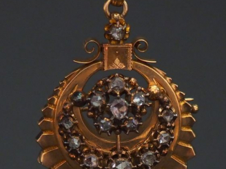 Vente aux enchères Broche/pendentif Napoléon III en or jaune, sertie de diamants taillés 