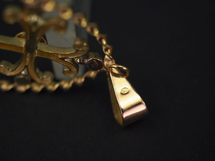 Ensemble comprenant deux différents pendentifs Napoléon III en or jaun