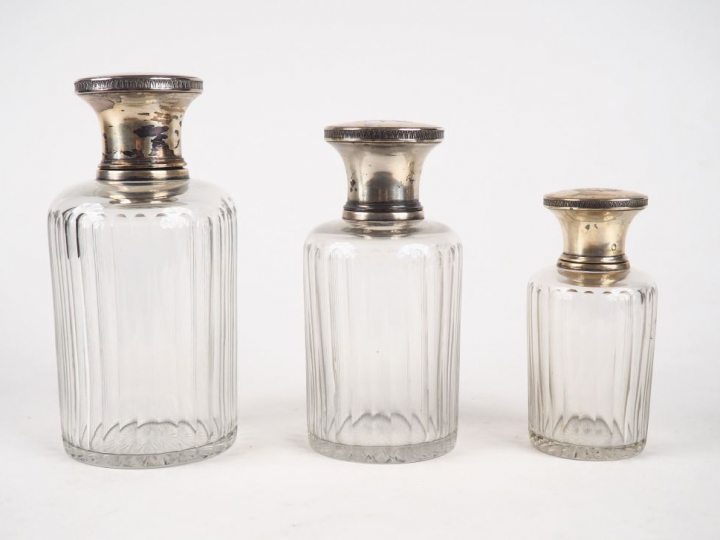 Garniture de toilette en cristal et argent, à décor de cannelures et d