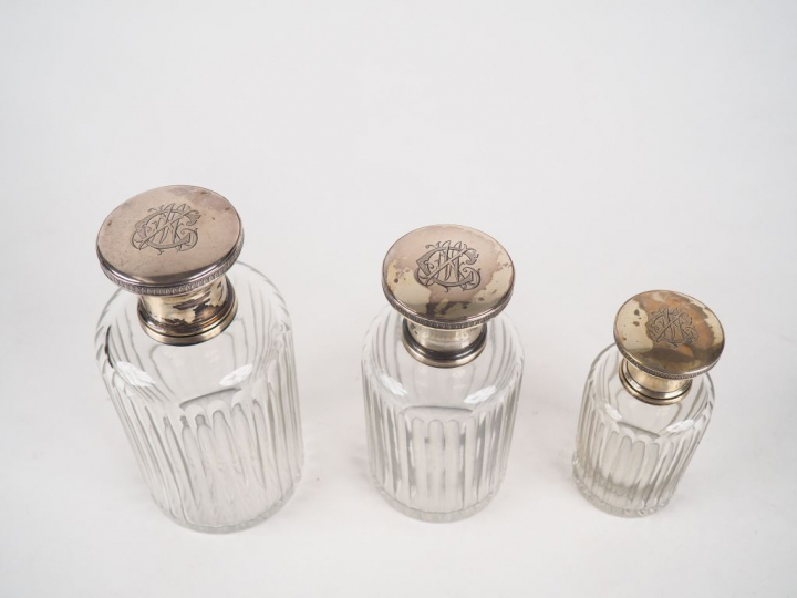 Garniture de toilette en cristal et argent, à décor de cannelures et d