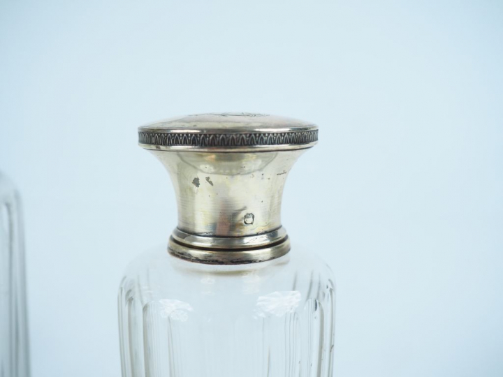 Garniture de toilette en cristal et argent, à décor de cannelures et d