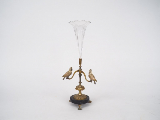 Vente aux enchères Vase soliflore 1900 en bronze et cristal, à décor de hara se balançant