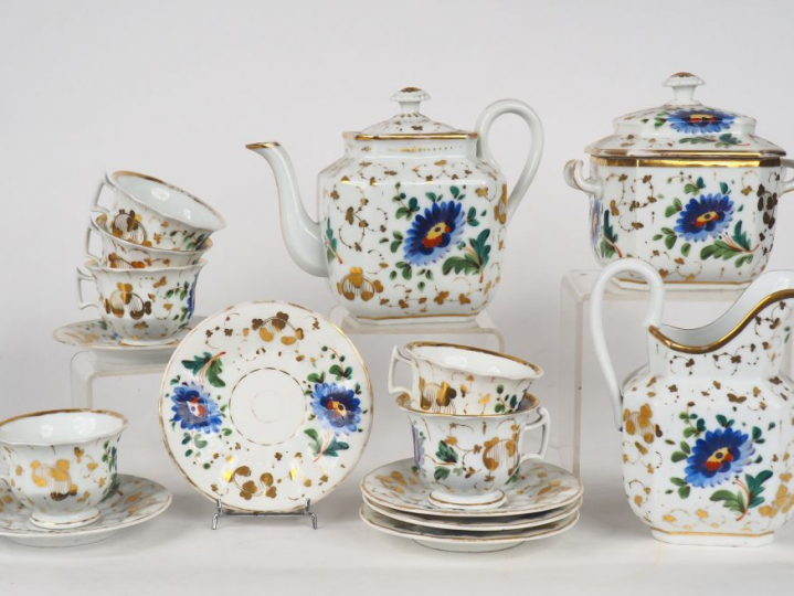 Partie de service à thé Restauration en porcelaine de Paris, à décor d