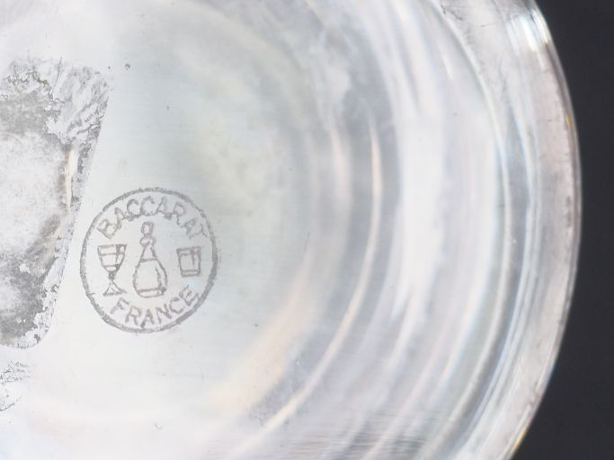 BACCARAT.  Deux flacons de toilette en cristal rouge.  On y  joint un 