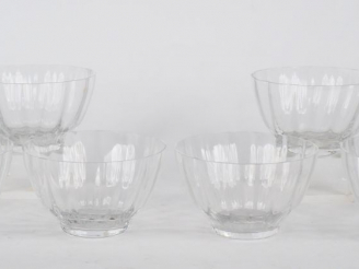 Vente aux enchères DAUM France.  Suite de six coupes en cristal. Signées.