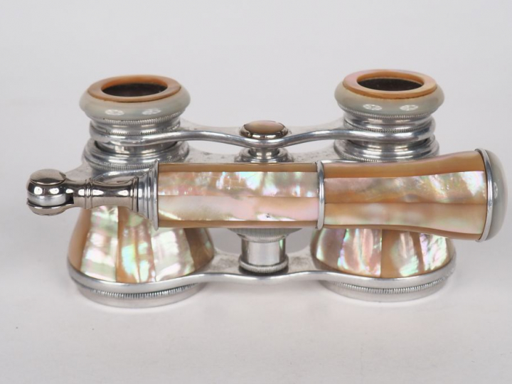 Paire de jumelles de thêatre Napoléon III en nacre.