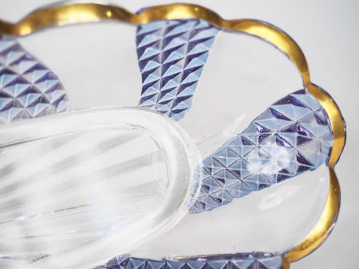 BACCARAT.  Deux différents vide-poches en cristal polychrome. Signés. 