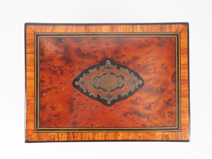 Coffret à couture Napoléon III en marqueterie et ornementation de lait