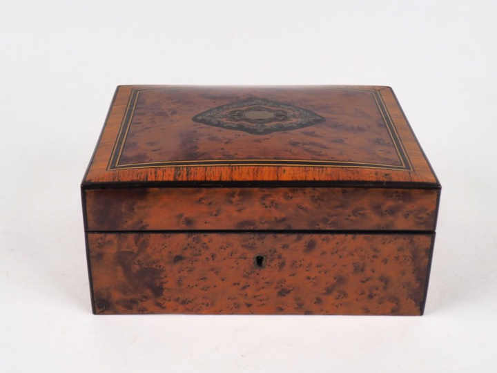 Coffret à couture Napoléon III en marqueterie et ornementation de lait