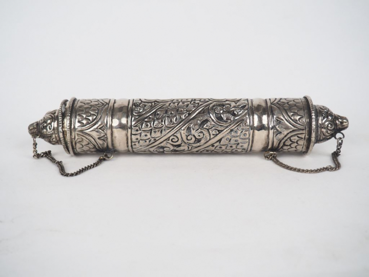 Etui à message en argent étranger. L. 23,5 cm