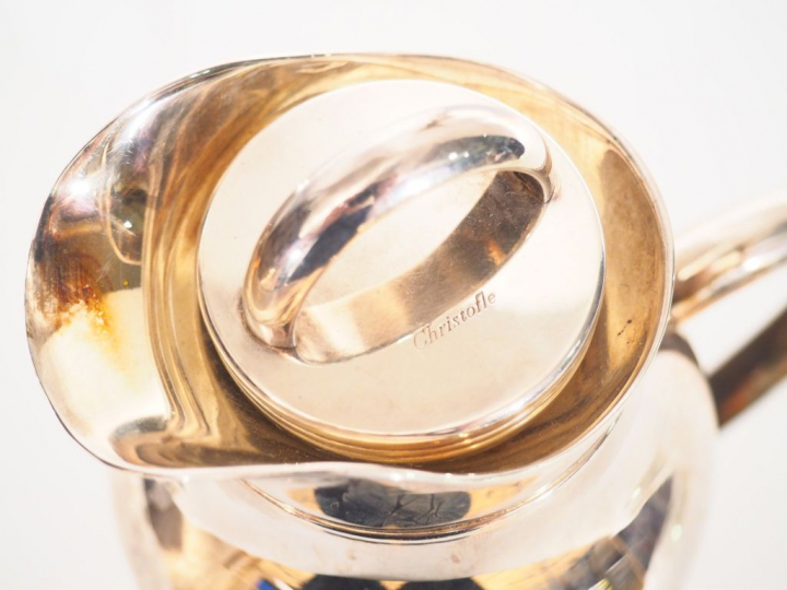 CHRISTOFLE.  Thermos en métal argenté.  Signé.