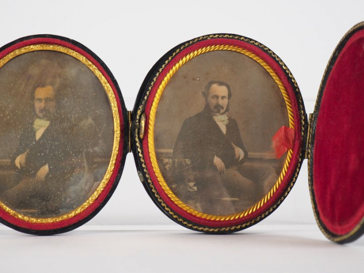 Paire de daguerréotypes fin XIXème  "Portraits d'homme"  Dans leur étu