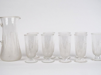 Vente aux enchères Service à orangeade en cristal gravé. Comprenant : - une carafe - neuf