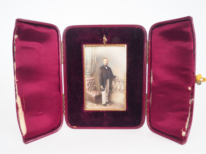 Miniature fin XIXème  "Portrait d'homme à la redingote" Dans son coffr