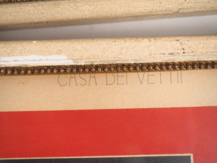 Paire de lithographies italiennes en couleurs "Les amours au char" et 