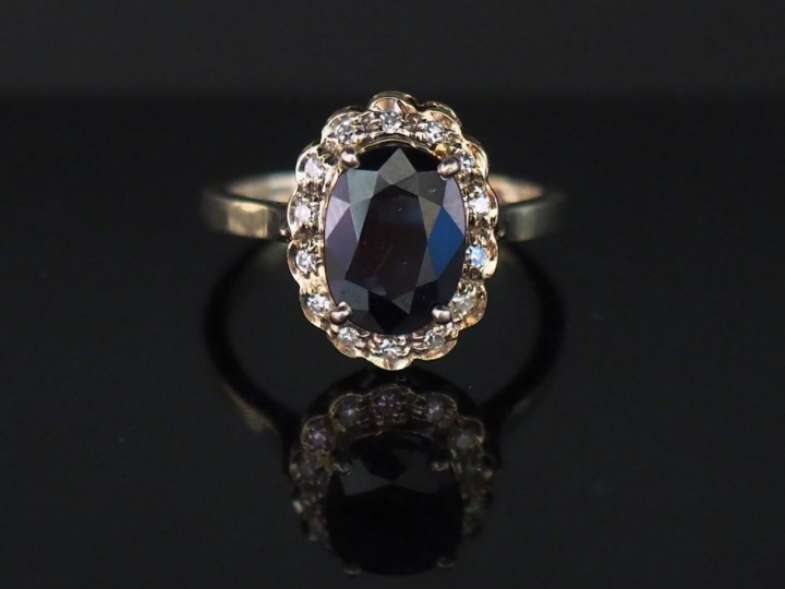 Bague marguerite en platine et or blanc, sertie en son centre d'un sap